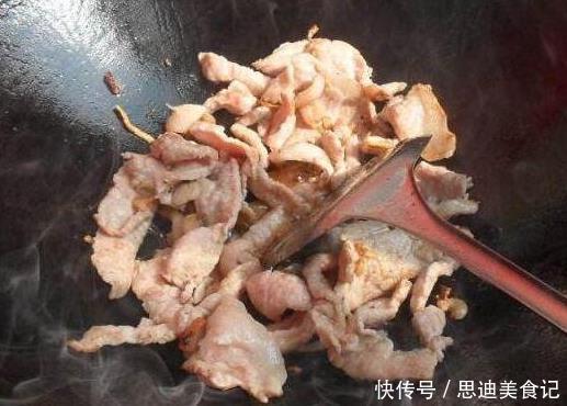 放盐|炒猪肉时,先放盐还是先放酱油我一直弄错,难怪肉很柴