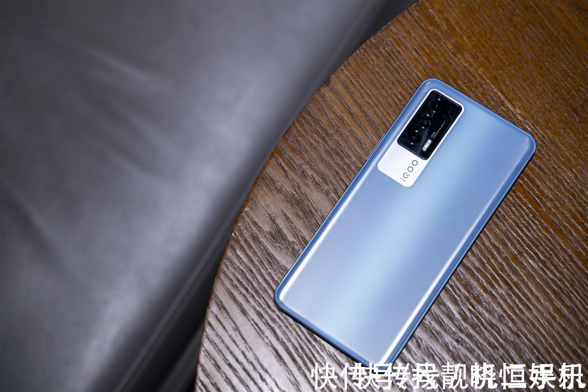 oled|这3款手机近乎完美,不仅价格很亲民,配置还异常强悍