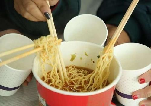 多老外|在老外眼中,这4种食物在中国都很贵,来到我国后,被疯狂打脸