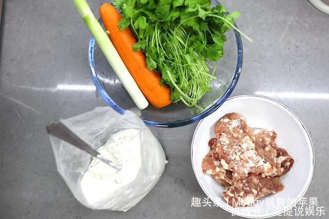 三伏天|三伏天,我给家人做蒸饺,8分钟出锅,柔软香嫩,手抓着吃更过瘾