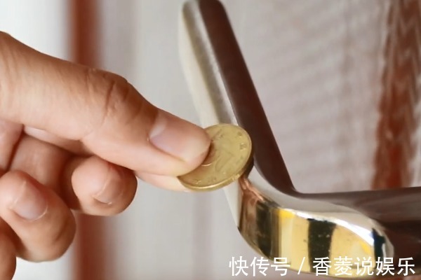 好多人|出门前用硬币碰一下门把手好多人不知道有啥用，学会受用一生！
