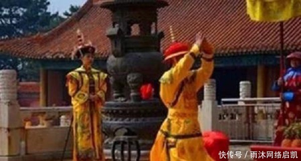 祭拜|康熙祭拜孔子墓时不下跪,一大臣遮住碑上的一个字,康熙马上跪下