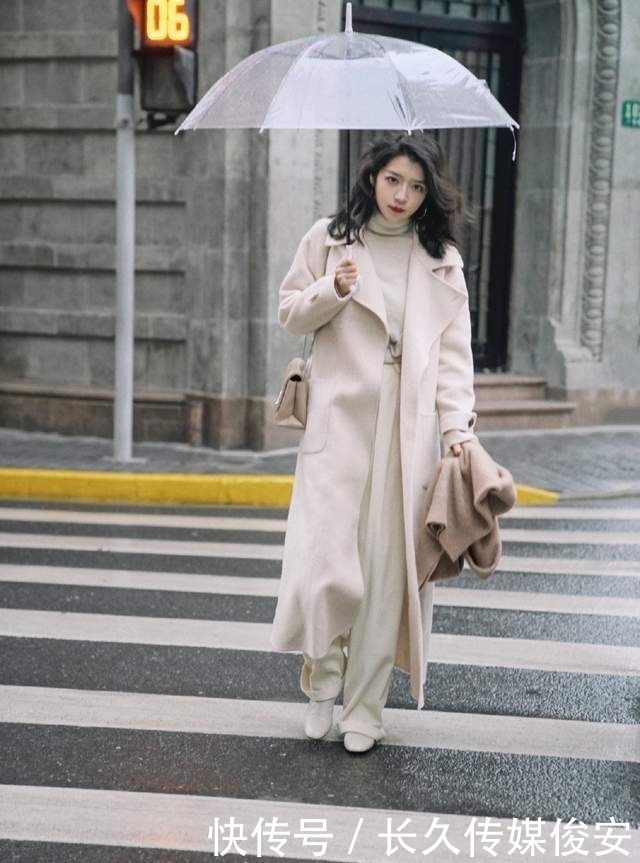 大衣的贵气,还需要“靴子”来演绎,学三木的穿法,你也时髦高级