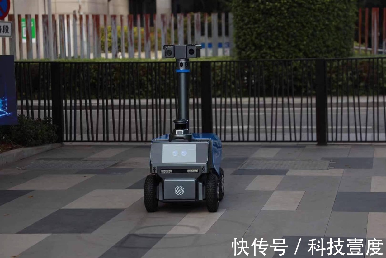 红外热成像|巡逻机器人一叫应答来帮忙,公共场所人员走失难寻?