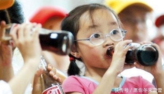 亲子关系|从小“不吃零食”的孩子,长大后会怎样?医生:逃不过2个结局