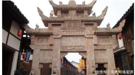 摸一摸寡妇|“摸摸寡妇床头灰,便知牌坊给不给”寓意着什么?封建女性的悲哀