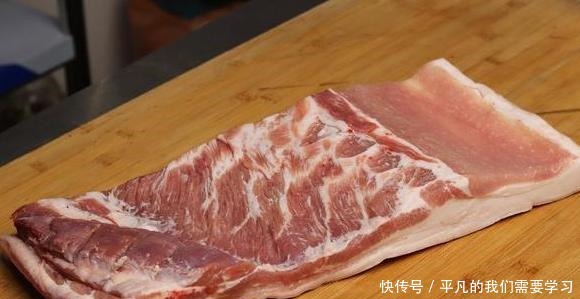 不管什么肉,越焯水越脏大厨教你一招,脏东西自己出来