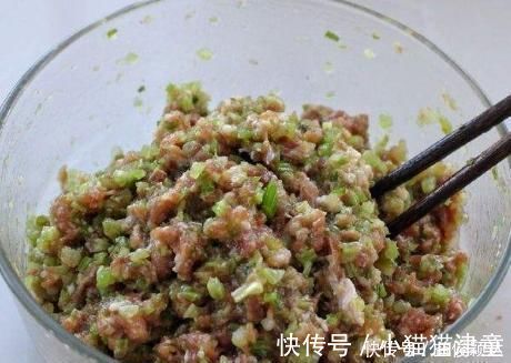 正确做法|饺子馅想要鲜还流油有人放油有人加鸡蛋,教你正确做法,鲜又香