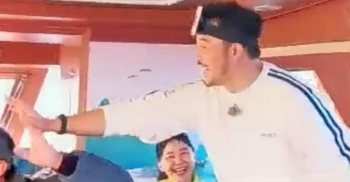 蔡徐坤|《跑男》曝4分钟宣传片蔡徐坤射箭太帅,成毅是被耽误综艺咖