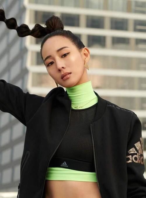 真正高级的女人，秋冬从来不穿这4种“衣服”，廉价低级还掉价