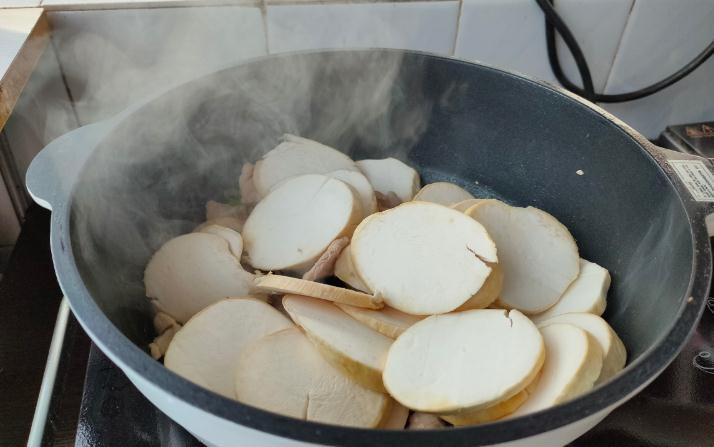 杏鲍菇这样做比肉都好吃，鲜香入味，下饭又解馋，家人吃不够