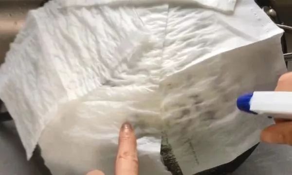 烦恼|在锅底贴上一层纸巾,解决了千万家庭的烦恼,学会受用一生