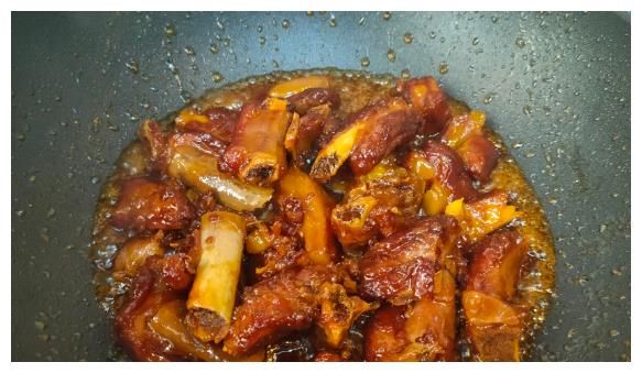 黄磊|张艺兴红烧排骨火上热搜，软嫩多汁的家常做法，不比饭店口味差