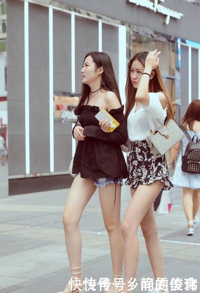 街拍：美女的搭配简约潮流，清爽又个性！