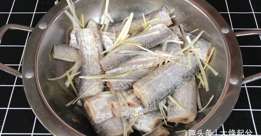 带鱼最好吃的做法，多加一步鲜香肉嫩无腥味，大人小孩都爱吃