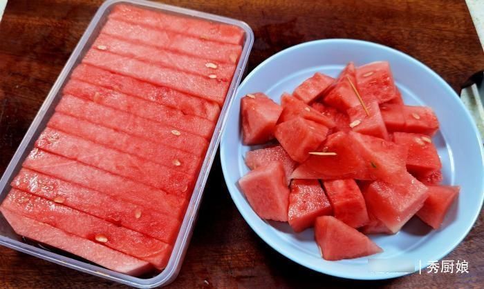 保鲜盒|韩国大妈教的切西瓜方法,在朋友圈火了,网友:用勺挖不香吗?