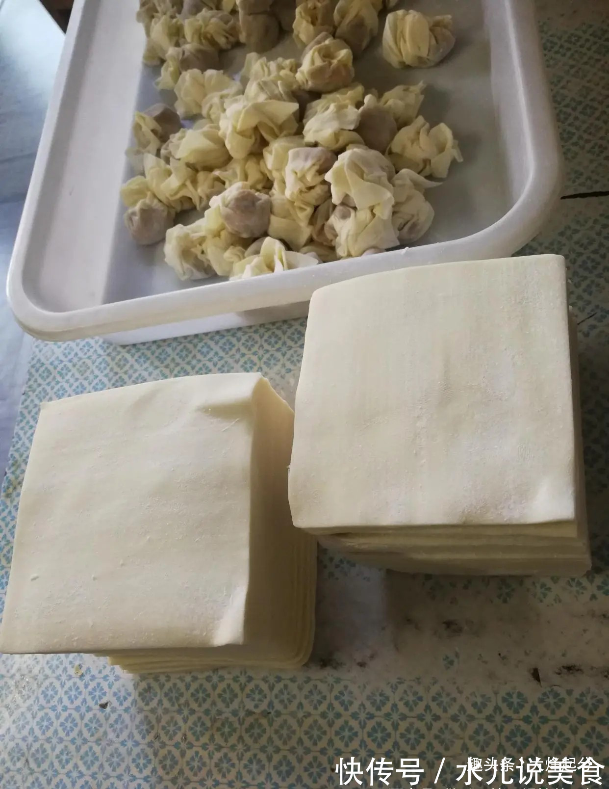 馄饨店主教你小馄饨的正确包法，简单易学，下锅煮后抱团不散