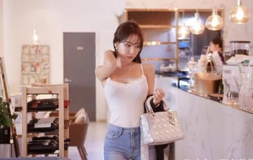 郑有贞|牛仔裤设计展现了女神的气质之美,让郑有贞塑造出靓丽的女神范