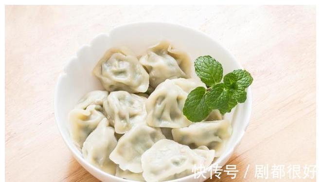 包饺子|包韭菜饺子时,记住“2放2不放”,饺子味鲜好吃,不破皮更新鲜