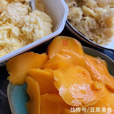 闲食光：花边榴芒牛肉披萨