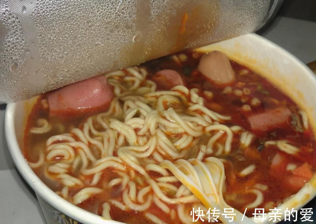 高血脂|51岁大哥,从高血脂到脑梗不到半年,医生叹息,这东西别当饭吃