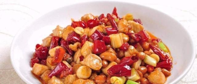 宫保鸡丁，做法简单，营养丰富，鲜嫩入味，老少皆宜