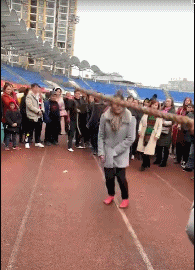 |搞笑GIF:姑姑,要不然你去做尼姑吧!