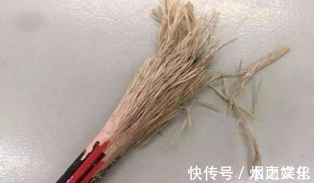 调皮|妈妈帮儿子整理书包,却翻出一堆“奇怪”的文具,网友:同款孩子