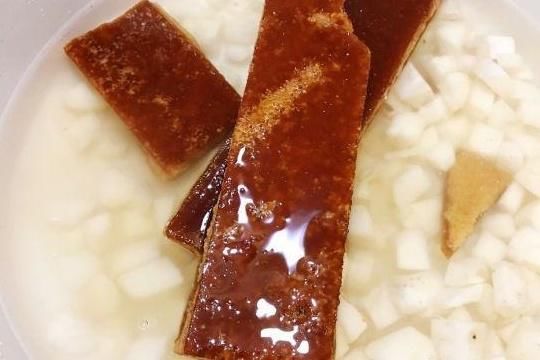 片糖|广东人早茶“四大糕”之一,简单4种食材搅出马蹄糕,生津还通便