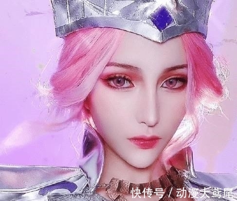 比比东|斗罗大陆最狠Coser一人饰演三大美女，最后赢得官方点赞！
