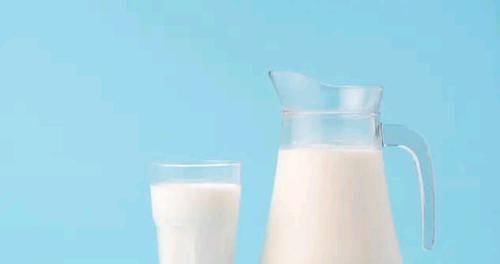 失眠|中老年人掌握正确喝奶方法,预防骨质疏松,帮助睡眠,保护心血管