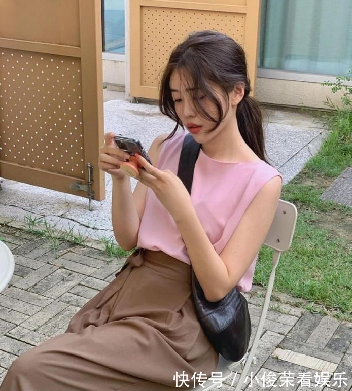 修饰|女人40岁后,别再剪短发了!今夏流行这4种发型,减龄显气质