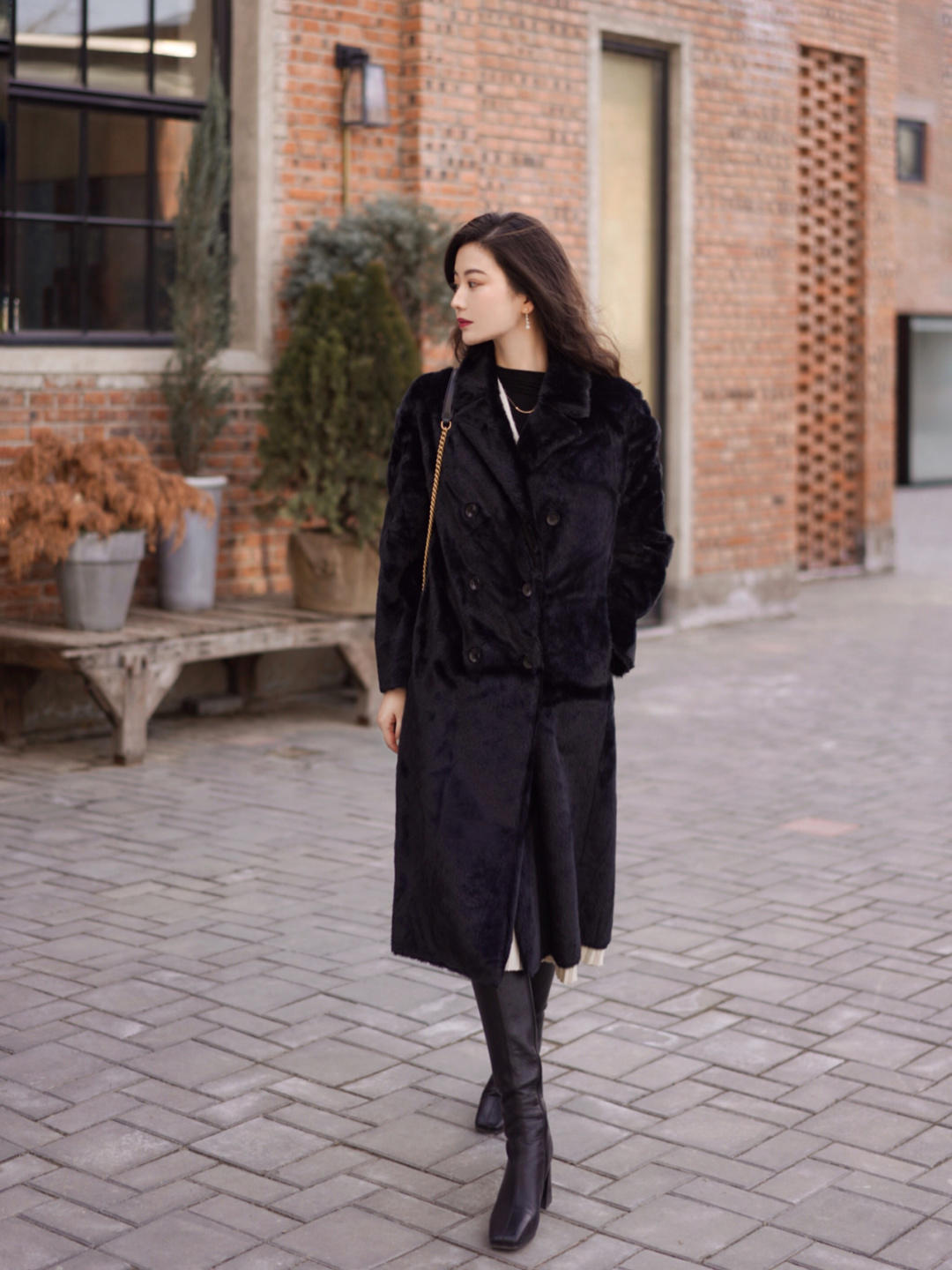 高领衫|想显贵就试试“环保皮草”,成熟精致又有气场,特别适合成熟女性