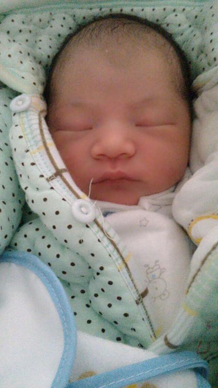 宝宝|女儿生下来就有“2颗牙齿”,婆婆说孩子命苦,儿科医生:拔掉吧