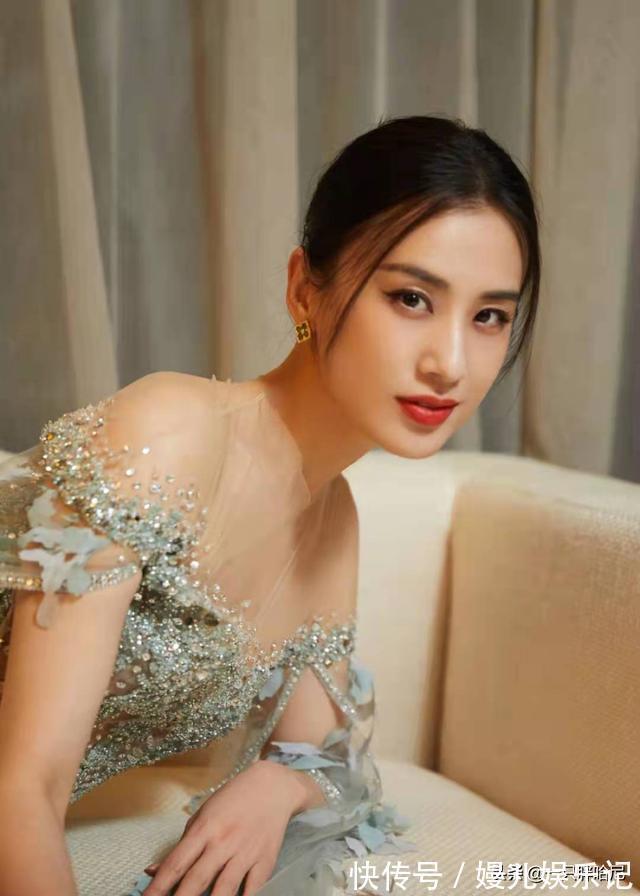 减龄 女人过了45岁尽量别留长发、烫卷发!推荐这5款发型,太减龄