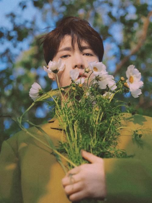 张艺兴|《向往的生活》曝光张艺兴素颜照，素人距离明星只差一个包装？