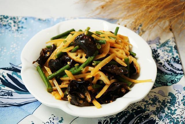 蛋丝|初秋滋养脾胃去湿气，从这几道食谱开始，肠胃调理顺畅才好进补