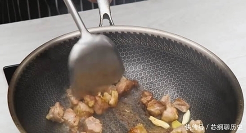 炖牛肉,掌握这几个小技巧,汤浓香肉软烂,吃起来特别下饭!