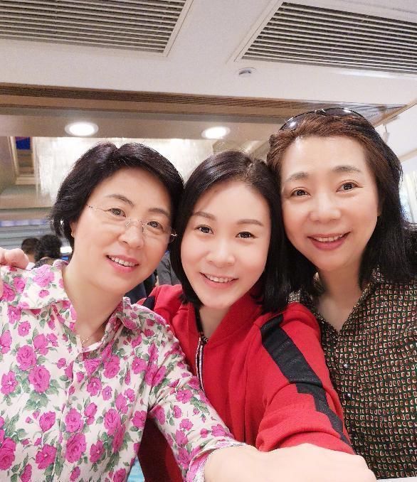 女排|比郎平还厉害她是女排中唯一的五冠王,女儿是清华的学霸