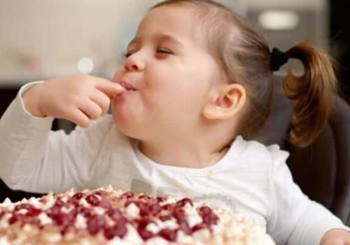 冬季小儿咳嗽久治不愈?原因有仨,少吃三食做好保暖,比服药管用