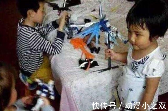 家长|“亲戚一场你计较啥”,熊孩子掰断 20万手办,受害者的处理太解气