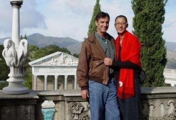 张坚卫|女排历史第一美女二婚嫁美国人,如今52岁,满满幸福感
