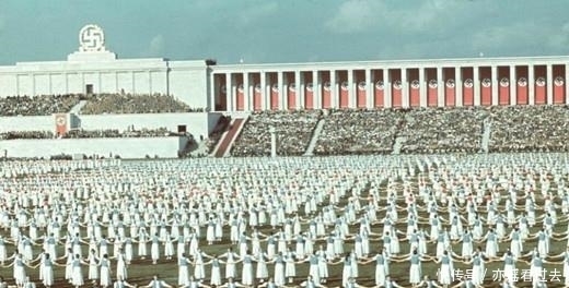 犯人|纳粹统治下珍贵镜头:军官教情妇开枪,犯人住处小如猪笼!