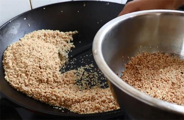 家庭自制芝麻酱和芝麻香油，方法简单，学会再也不用花钱买