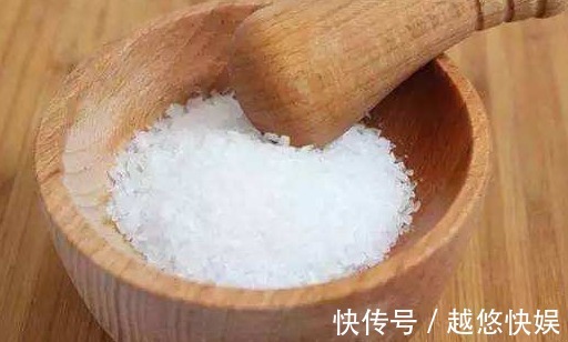 白发|天天吃补药,不如睡前泡脚,泡脚水里加点料,预防白发,延年益寿