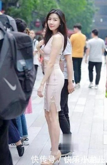 女人味十足 浅色包裙简单时尚风格百变,尽显女人味十足