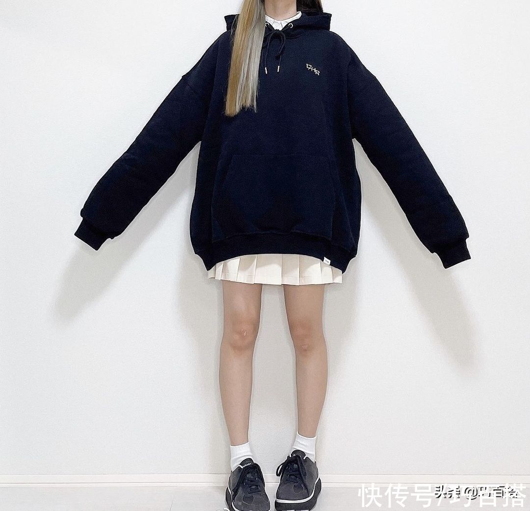 身形|趁树叶还没变黄，再来一波以黑白为主题的穿搭吧！保证让你很满意