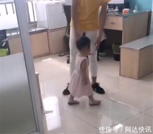 女汉子|3岁女娃打完针以后,还敢回头找医生“算账”,网友:女汉子