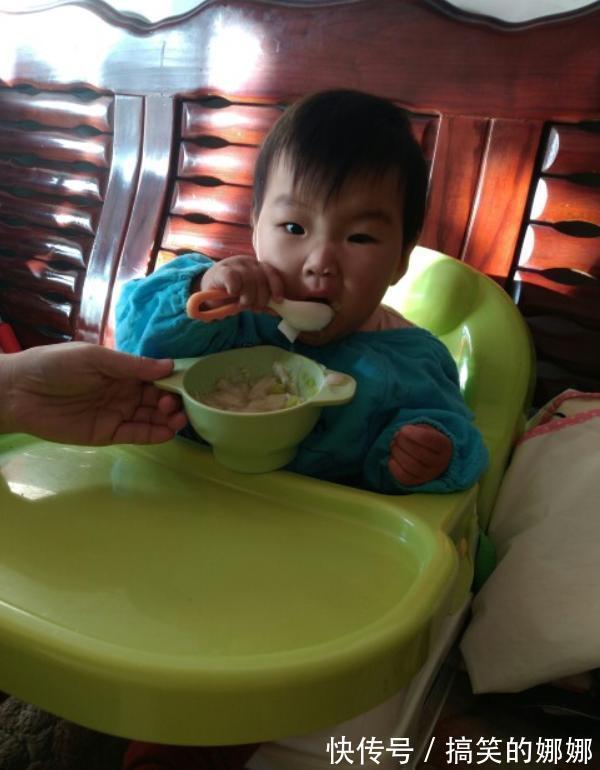 汤泡饭|给宝宝喂饭时,这样3个习惯,会害苦了孩子,家长应该注意