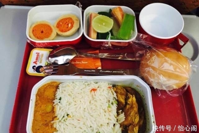 让人|中国飞机餐VS国外飞机餐,看完印度的我,直接把手里餐“扔了”